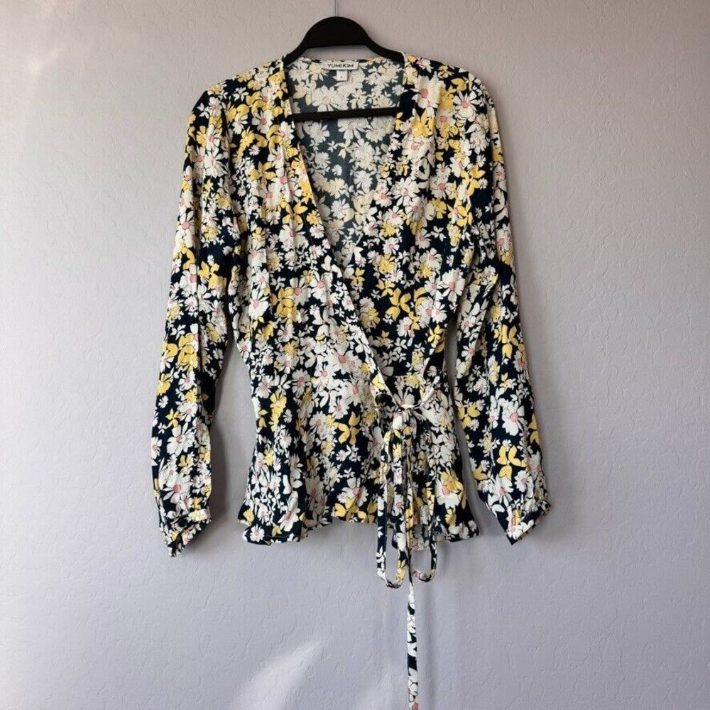 Yumi Kim Large Blue White Yellow Floral Long Sleeve Ruffle Bottom Wrap Top‎